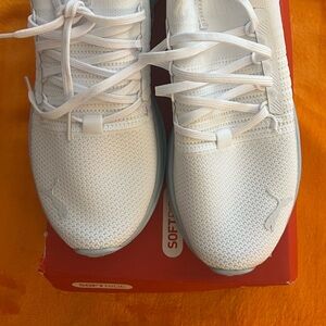 Puma White Sneakers with Neon Yellow Accents - Ladies Sz 8 NEW CLOSEOUT❣️